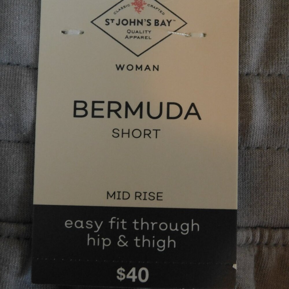 ST.JOHN'S BAY Woman Mid Rise Bermuda Short Plus 3X Gray NWT - Picture 3 of 5